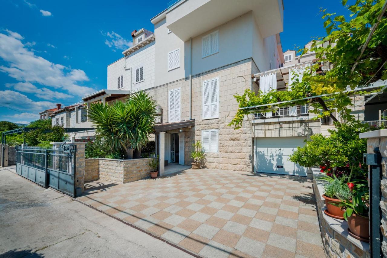 Superior Stunning Apartment Gravosa With A Free Parking Дубровник Екстериор снимка