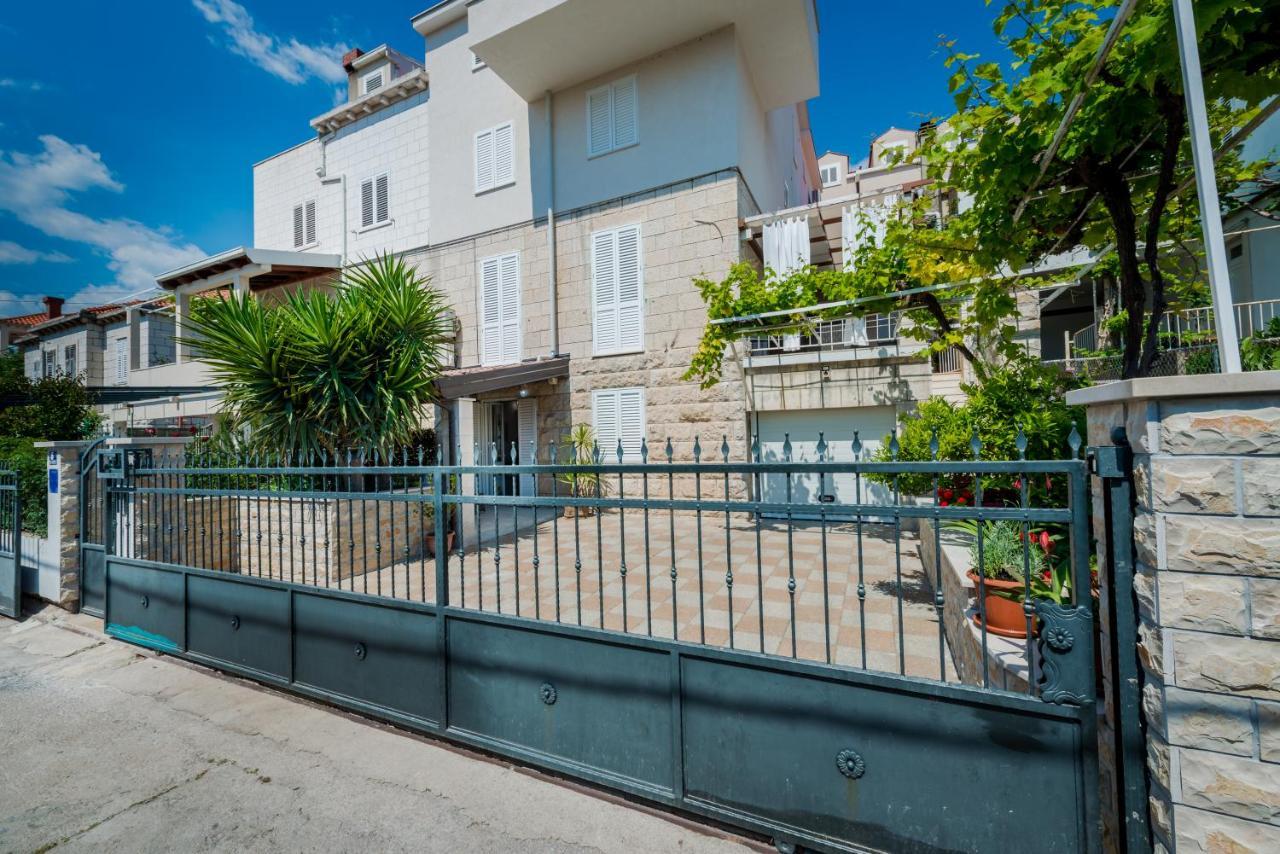 Superior Stunning Apartment Gravosa With A Free Parking Дубровник Екстериор снимка