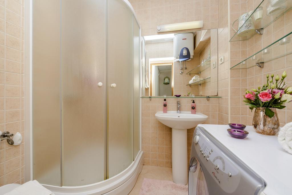 Superior Stunning Apartment Gravosa With A Free Parking Дубровник Екстериор снимка