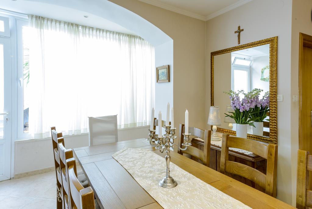 Superior Stunning Apartment Gravosa With A Free Parking Дубровник Екстериор снимка