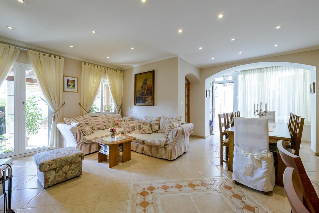 Superior Stunning Apartment Gravosa With A Free Parking Дубровник Екстериор снимка