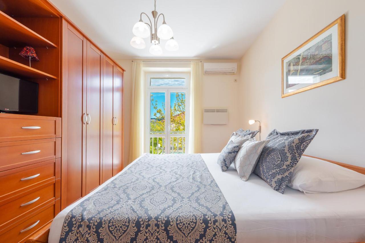 Superior Stunning Apartment Gravosa With A Free Parking Дубровник Екстериор снимка
