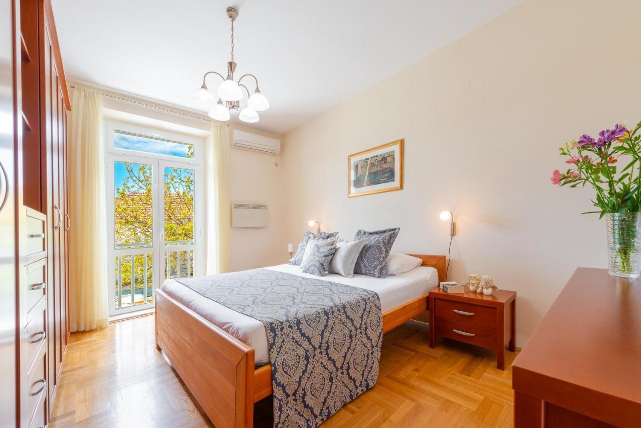 Superior Stunning Apartment Gravosa With A Free Parking Дубровник Екстериор снимка